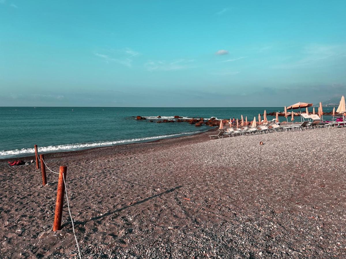 Appartamento al mare Ventimiglia Esterno foto